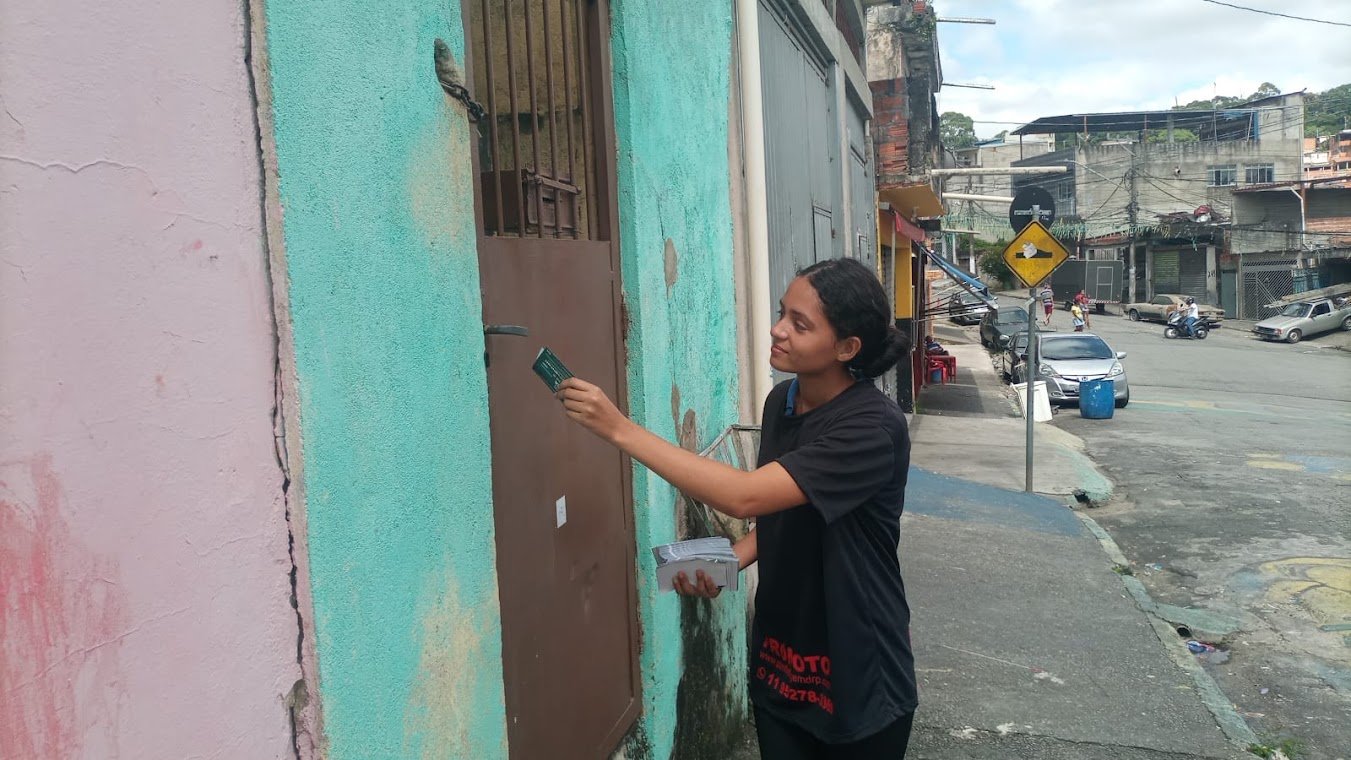 Panfletagem porta a porta em Sao Paulo