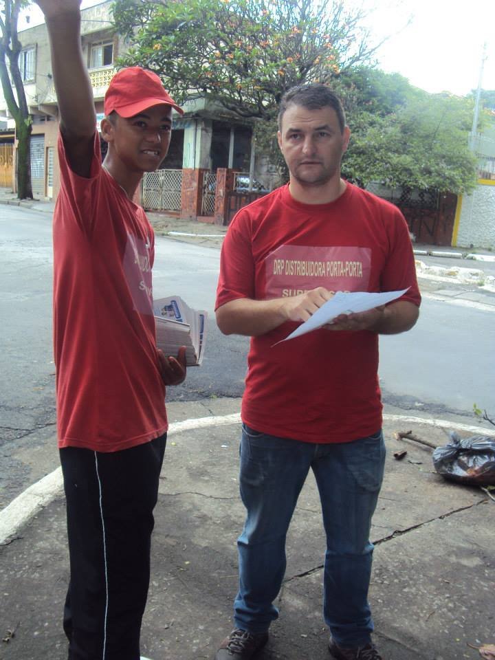 Equipe de panfletagem porta a porta São Paulo